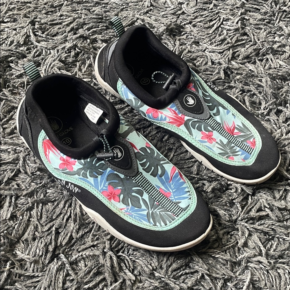 Ron Jon riptide Floral Water Shoes with Black Trim size 10